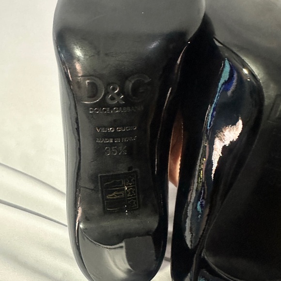 Authentic Dolce & Gabbana D&G Classic Patent Leather Black Heels - Size 5 - Picture 8 of 8